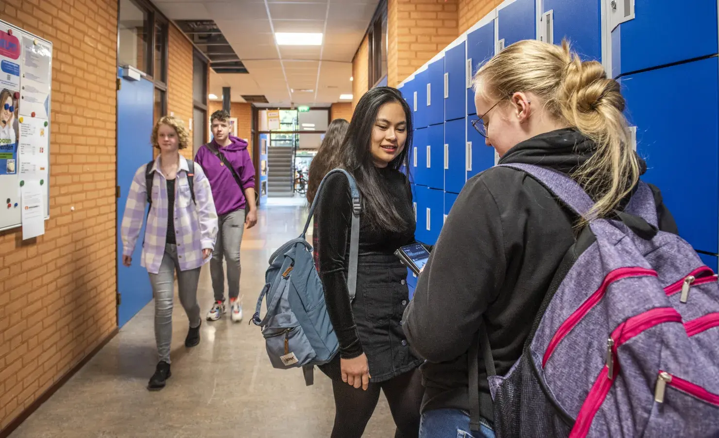 Studenten in de gang