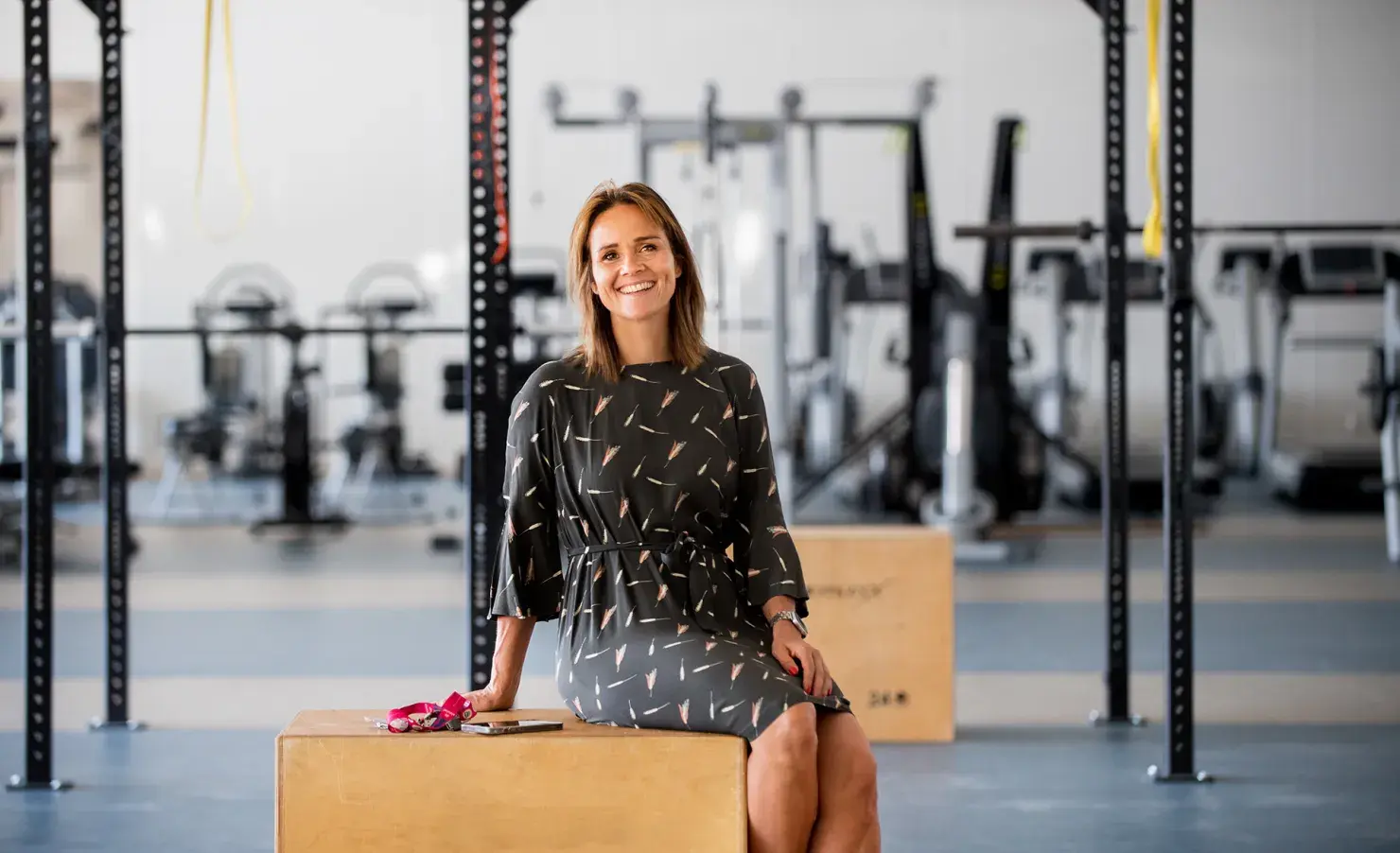 Docent binnen sportlokaal
