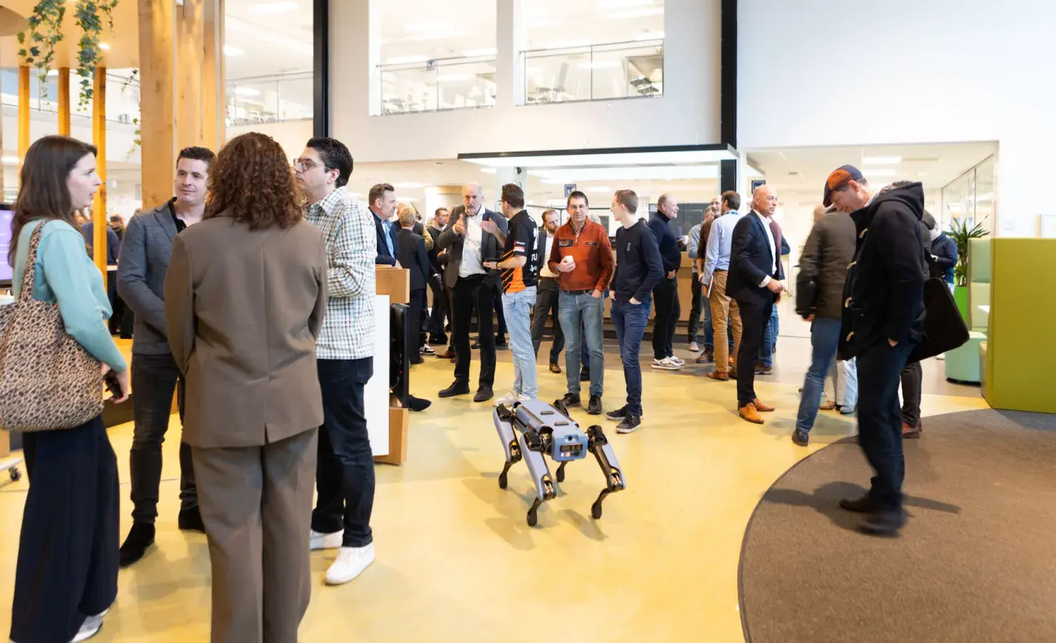 Robot loopt door roboticalab