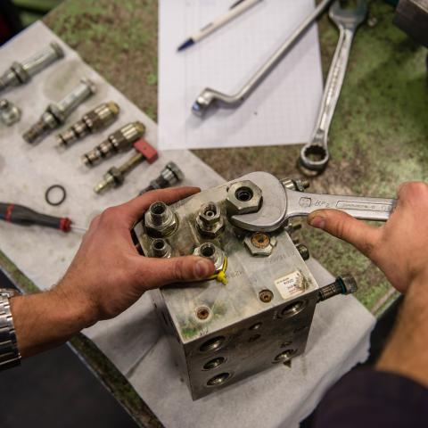 Sleutelen aan mobiele werktuigen