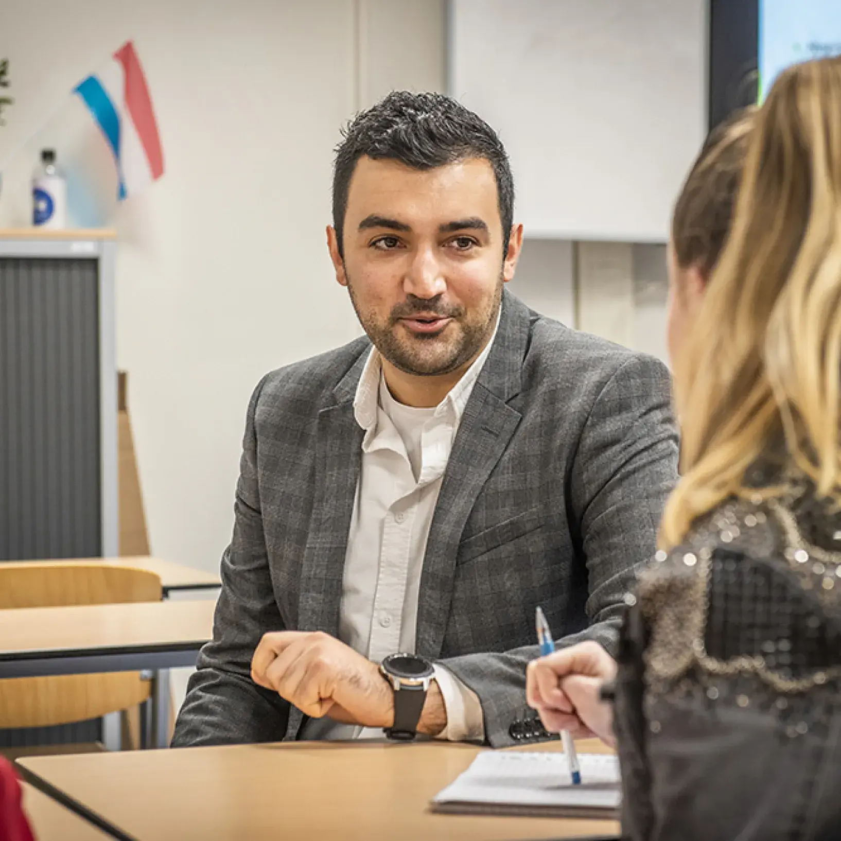 Docent helpt student bij studiekeuze