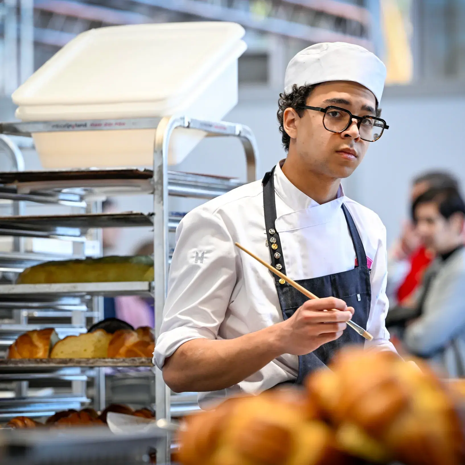 Bakkersstudent aan het werk